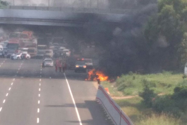 Mobil Terios Terbakar...