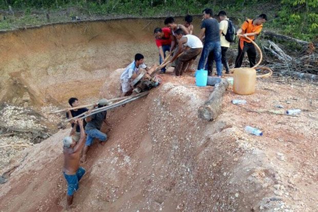 5 Penambang Emas Ilegal...