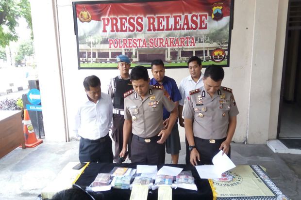 32 Orang Tertipu Jual...