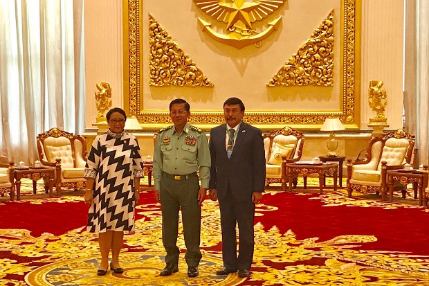 Temui Kepala Militer...