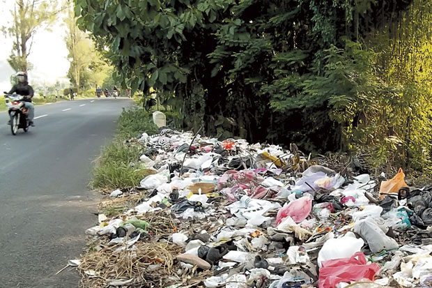 Buang Sampah Sembarangan,...