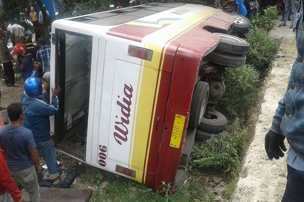 Bus Widia Terguling...
