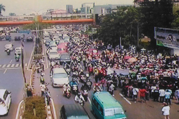 Demo di Wali Kota Depok,...
