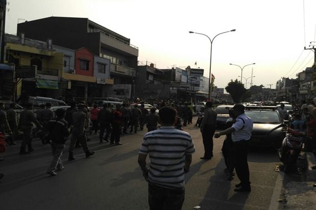 Pertemuan Buntu, Warga...