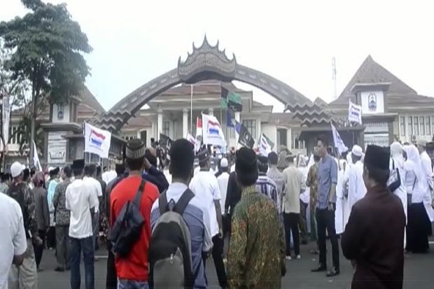 Umat Muslim di Lampung...