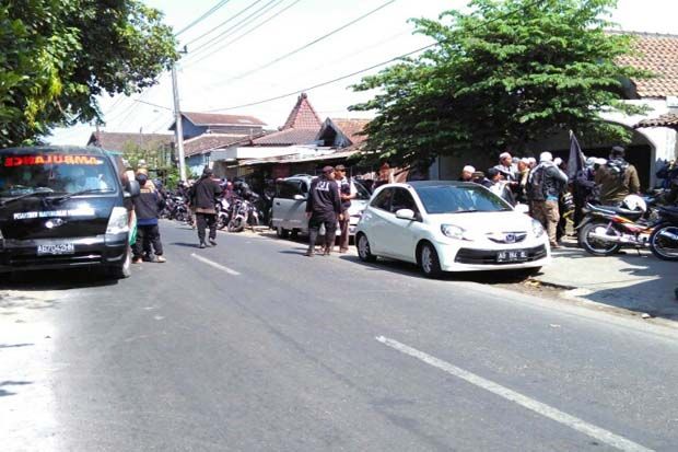 Massa Front Jihad dan...