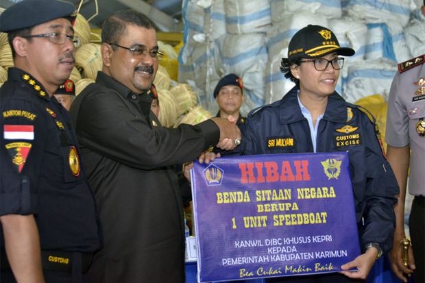Pemkab Karimun Terima...