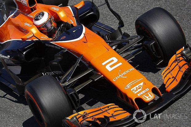 McLaren Pertimbangkan...