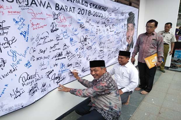 Kader PKS Bubuhkan Tandatangan...
