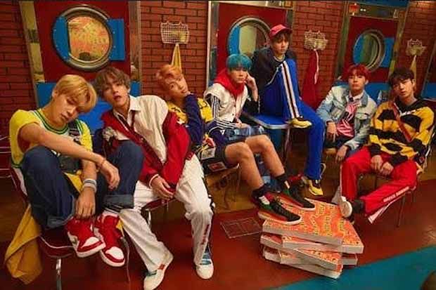 BTS Penuh Warna di Lagu...