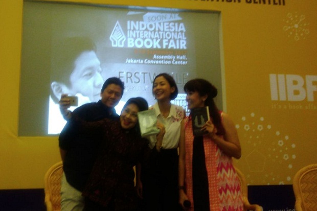 Novel Erstwhile Ajak...