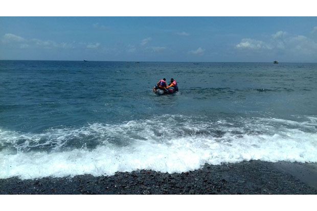 Perahu Terdampar di...