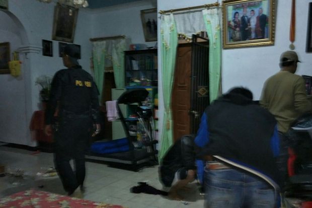 Polisi Buru Perampok...