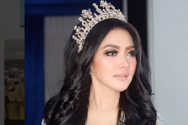 Syahrini Ajak Fans Naik...