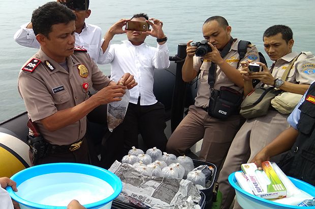 Diupah 50 Dolar Singapura,...