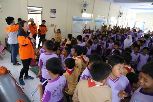 Seru, Ratusan Pelajar...