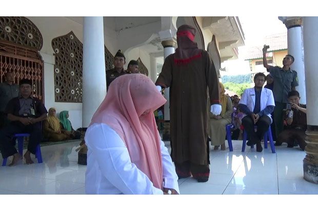 Bermesraan dengan Pria...