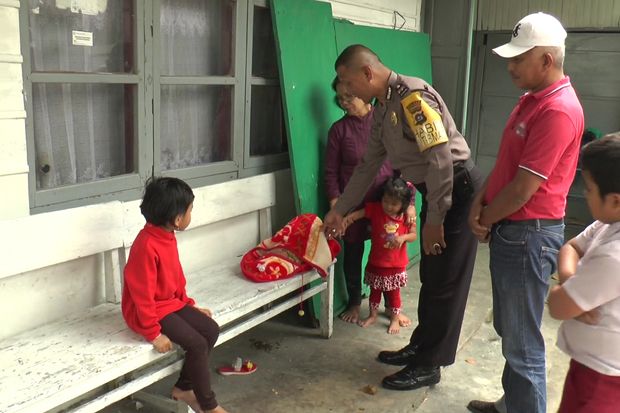 Bayi Laki-Laki Ditinggal...