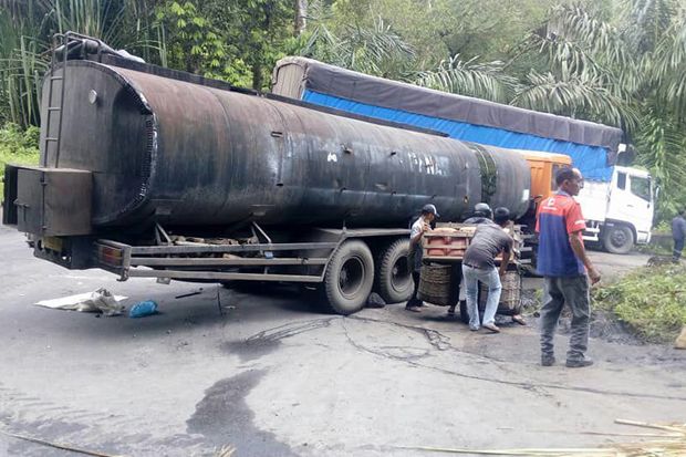 Dua Truk Ini Sempat...