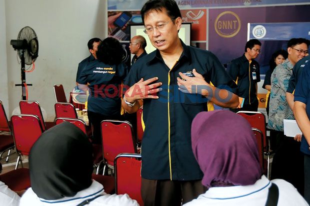 Menteri Rini Angkat...