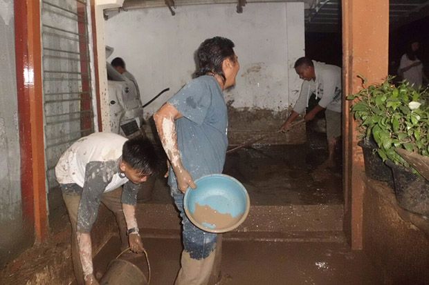 Ratusan Rumah di Solok...