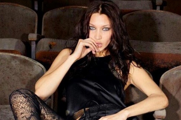 Wow, Bella Hadid Tampil...