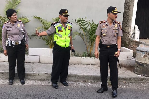 Warga Prancis Ditusuk,...