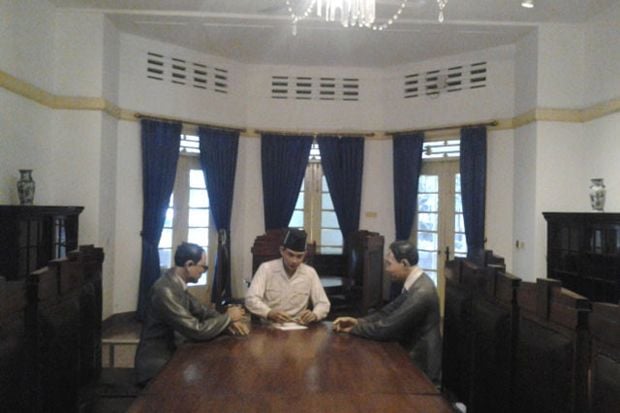 Di Balik Nama Bung Karno,...
