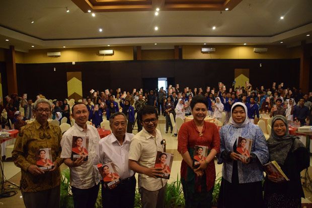 Bedah Buku di UGM Bahas...