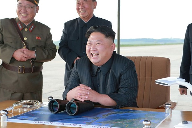 Kim Jong-un Tertawa...