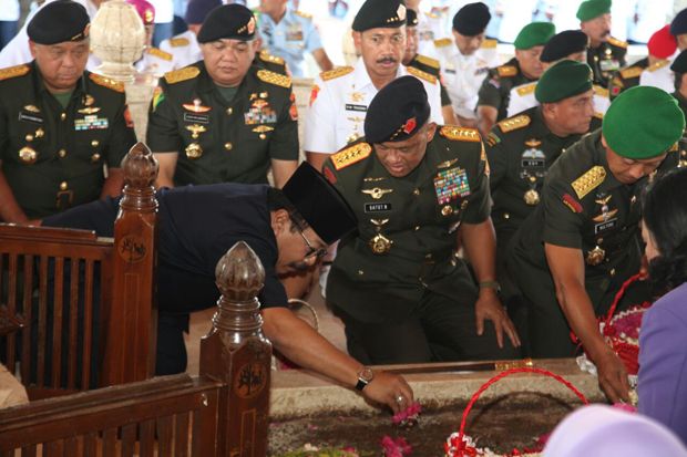 Panglima TNI Ziarah...
