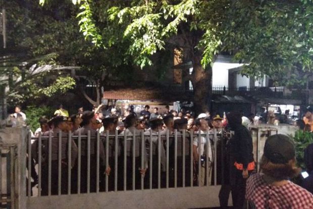 Datangi LBH Jakarta,...