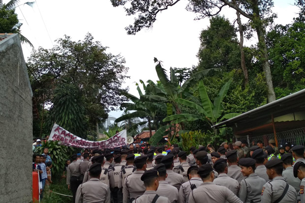Ratusan Warga Bogor...