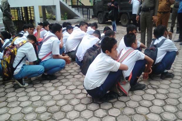 Bolos Sekolah, Puluhan...
