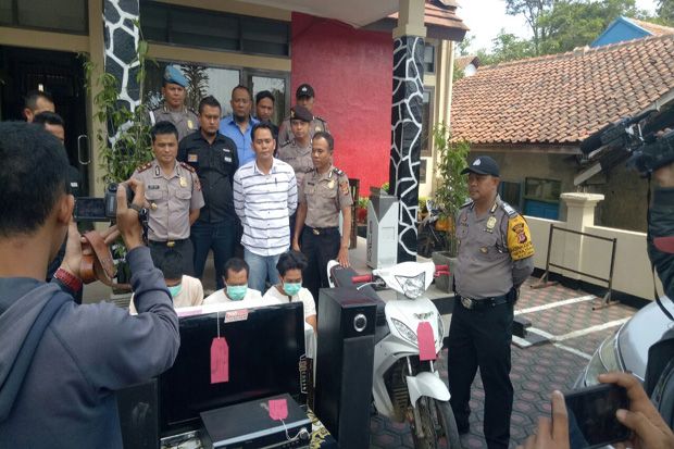 Polisi Gadungan Perampas...