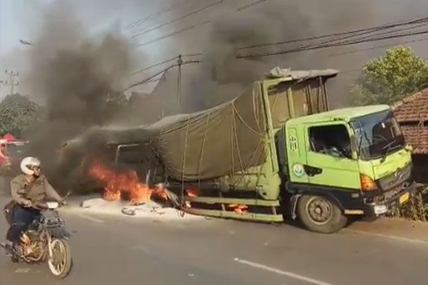 Truk Bermuatan 35 Ton...