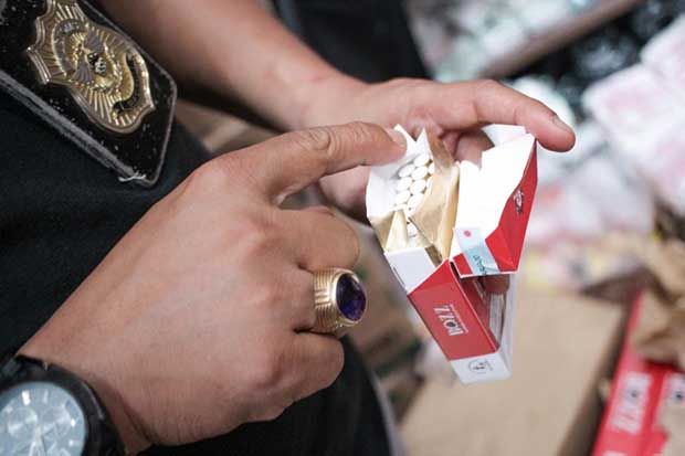 Temukan Rokok Ilegal,...