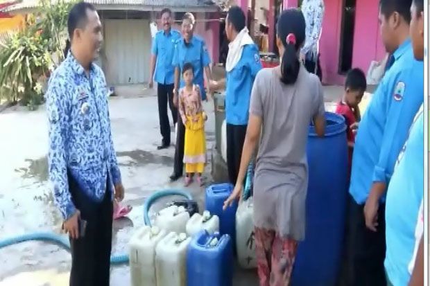 Warga Bakauheni yang...