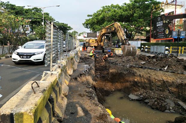 Perbaikan Drainase Jalan...