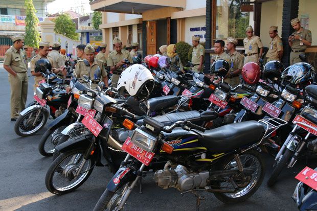 Pegawai Diwajibkan Bawa...