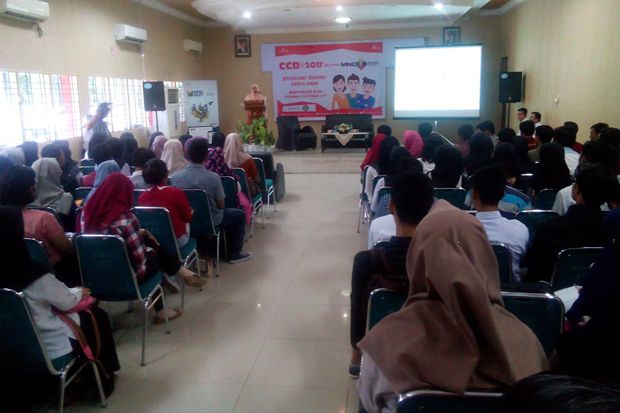 Mahasiswa UNRI Padati...