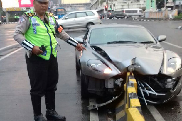 Mobil Mewah Porsche...