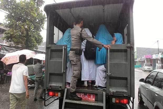 Sopir Angkot di Padang...