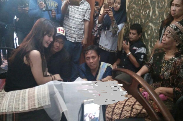 Tangis Momo Geisha Pecah...