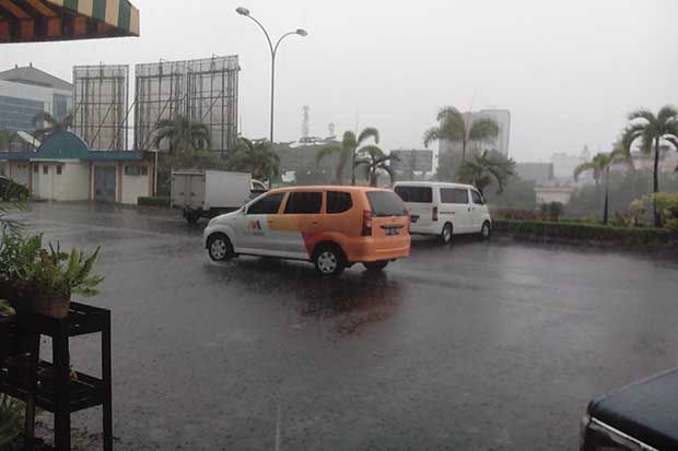 Manado Diguyur Hujan...