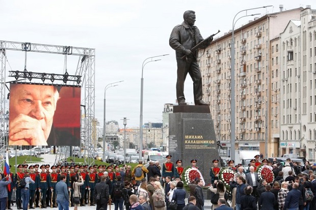 Rusia Resmikan Patung...