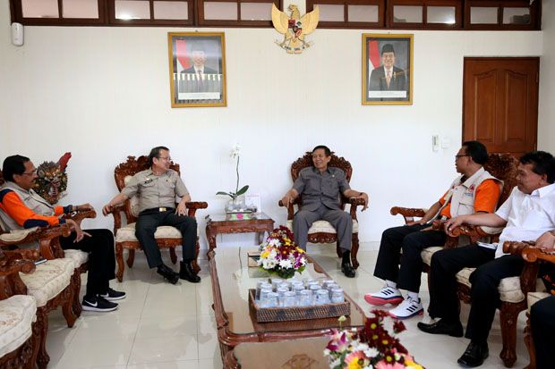Gubernur Bali Minta...