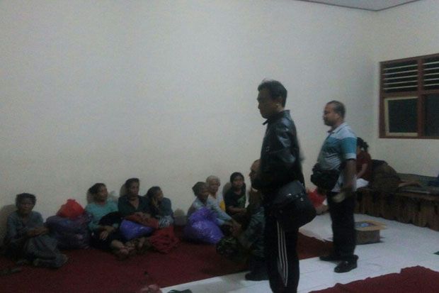 Ratusan Pengungsi Gunung...