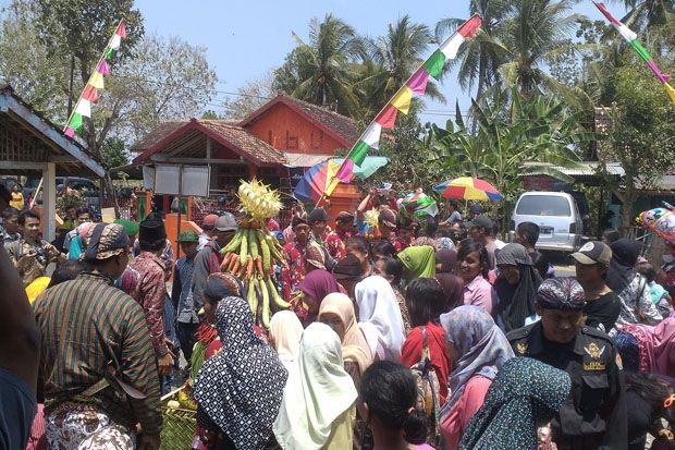 Lima Menit, Dua Gunungan...