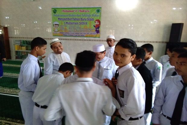 Hadiri Peringatan Tahun...